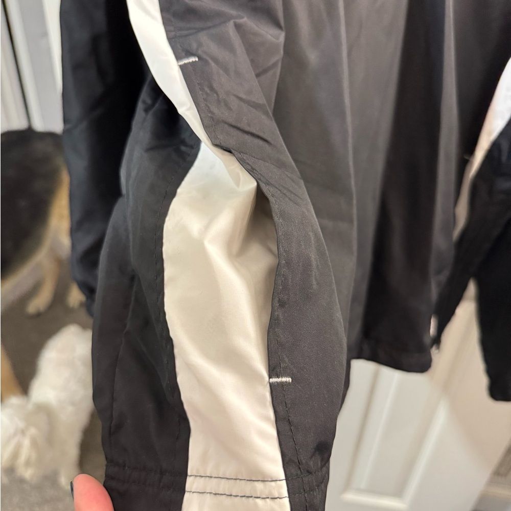 Windbreaker - Picture 6 of 11